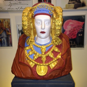 Reproducción del busto de la Dama de Elche con la policromía original expuesto en el Museo del Yacimiento Arqueológico de L'Alcúdia